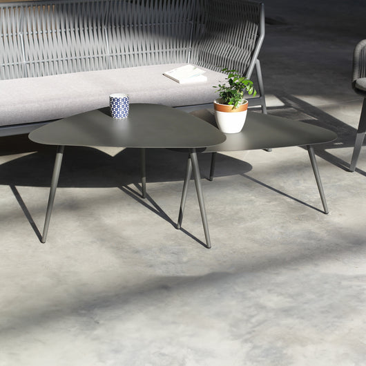 Set di 2 Tavoli Bassi Aymavilles con Piani Triangolari Curvi - Grigio Antracite casa.pro