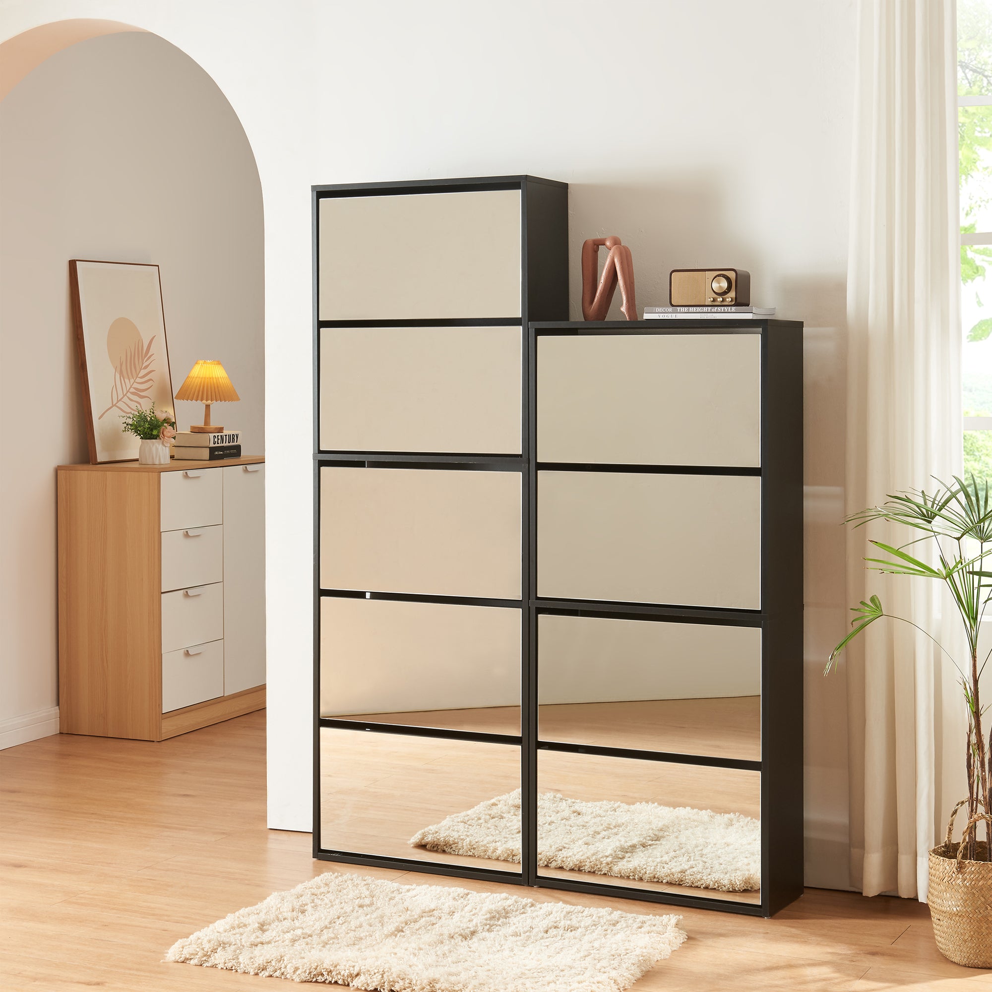 Scarpiera Stretta Lund con Ante a Specchio e 4 Contenitori Ribaltabili - Nero [en.casa]