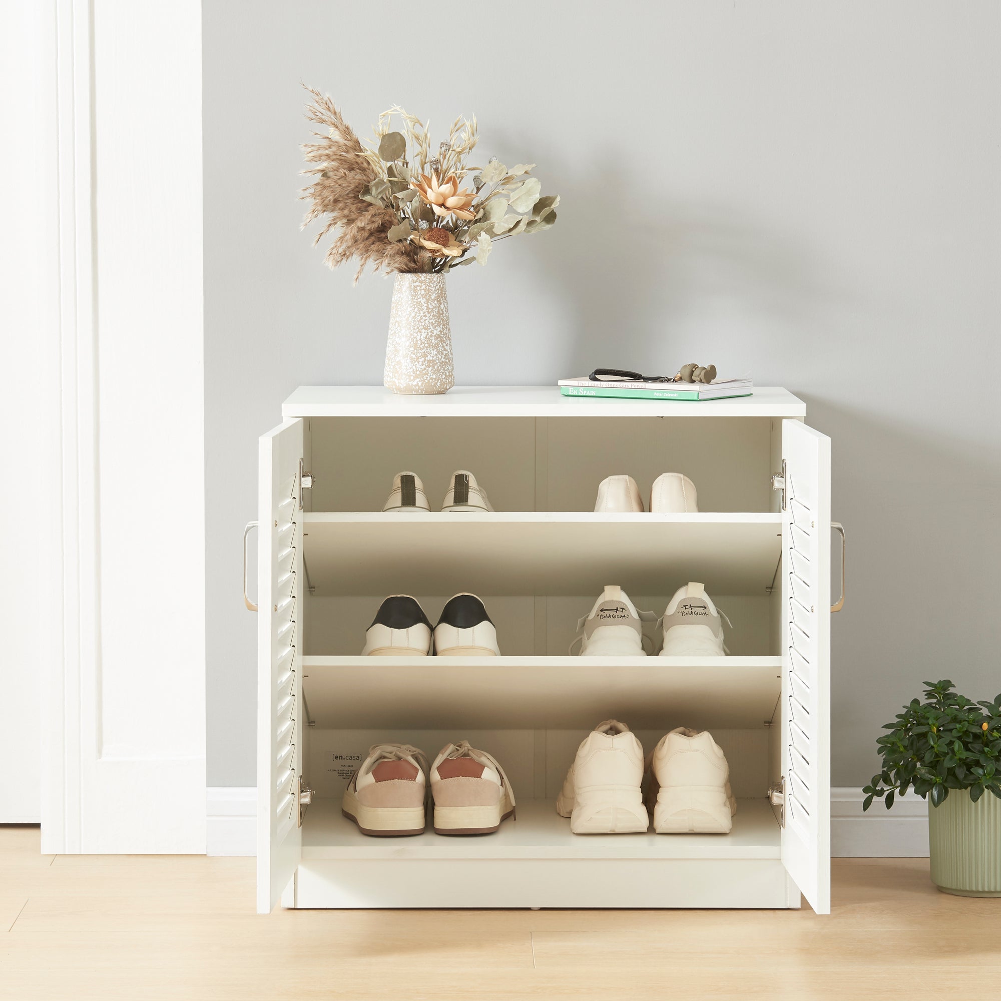 Armadio Scarpiera Løten con Ante a Persiana 62 x 63 x 36 cm Bianco [en.casa]