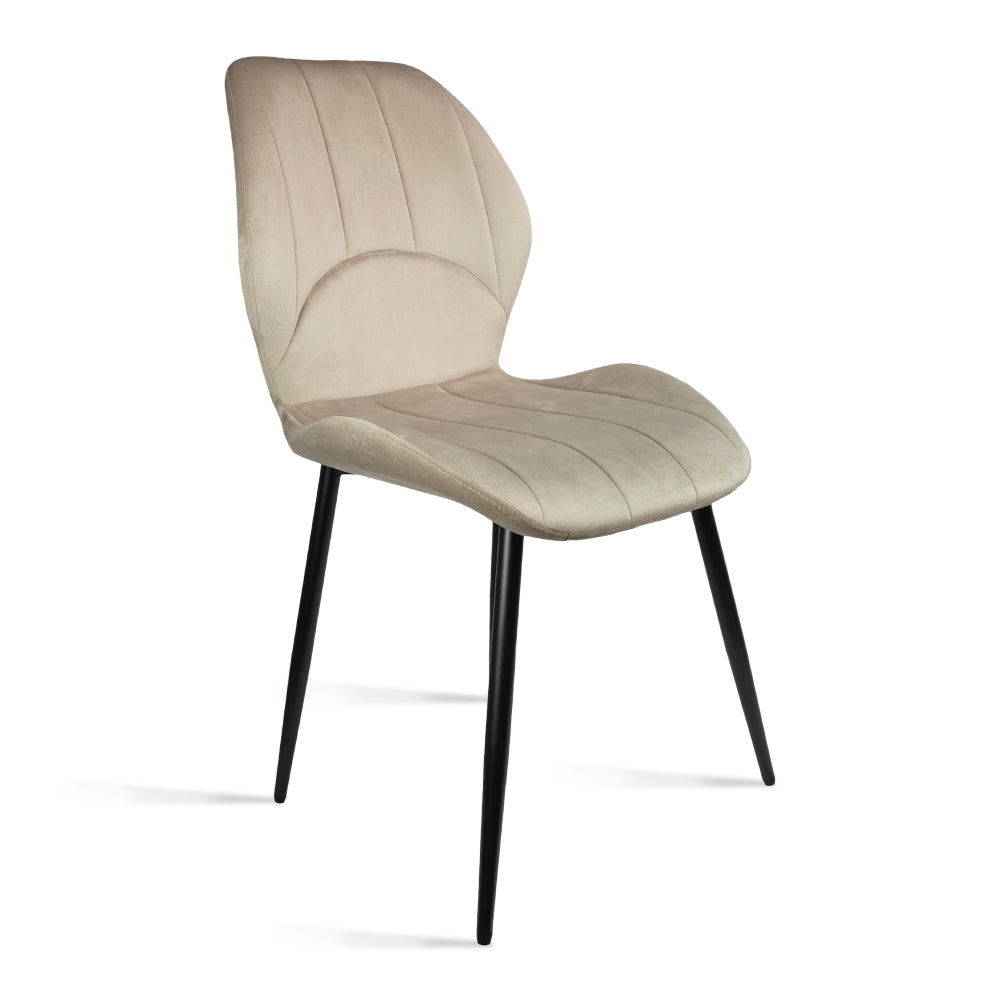 Sedia La Superba imbottita in velluto cammello con gambe metallo colore sabbia nera