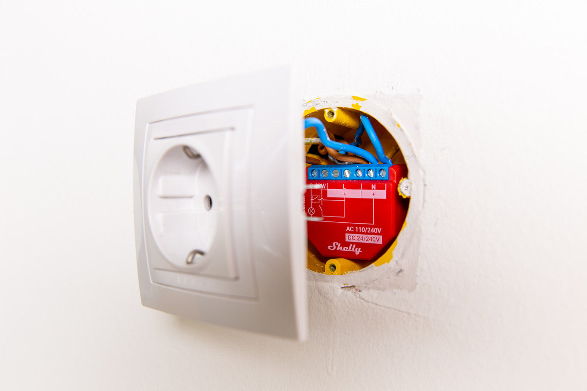 Shelly 1PM PLUS - Rel√® wifi e Bluetooth,  Automatizzazione di interruttori, Pulsanti, Deviatori, Monitoraggio consumi