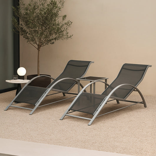 Set di Arredo Esterno 'Binetto' 2 Lettini Prendisole e 1 Tavolino - Grigio/Nero [en.casa]