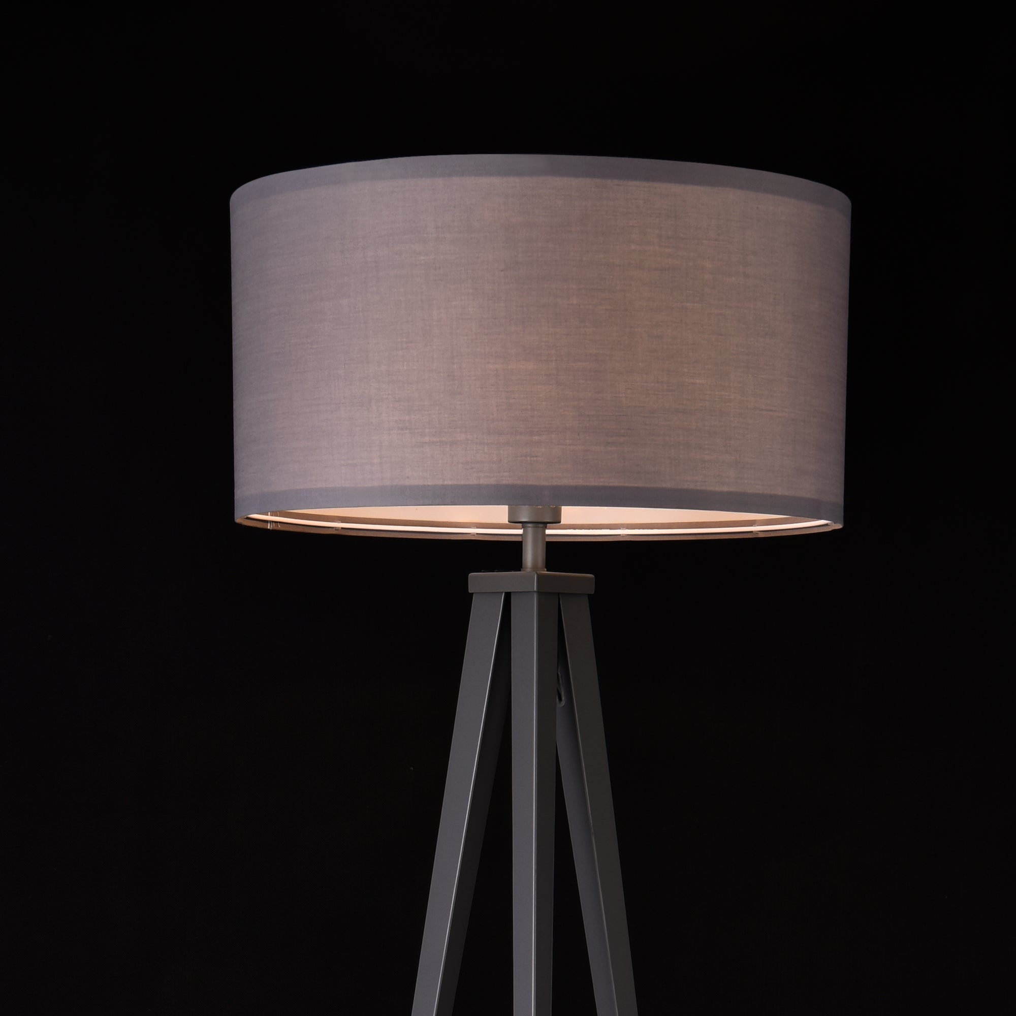 Lampada da Terra in Stile Treppiedi con Base in Metallo e Paralume Cilindrico in Tessuto E27 60W Piantana Tripode -