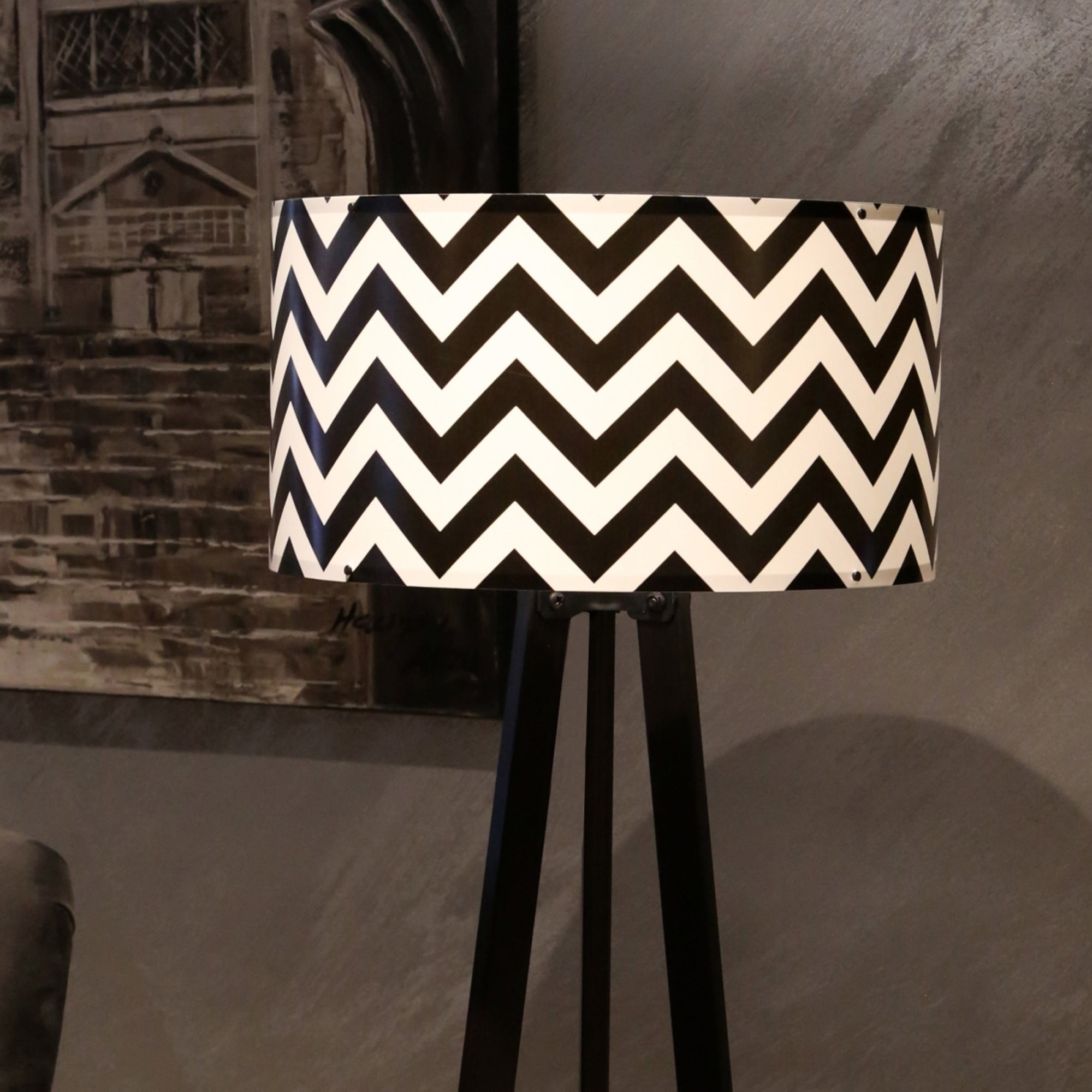 Lampada da Terra a Treppiede Newport Alta 140 cm Paralume Cilindrico - Bianco / Nero lux.pro