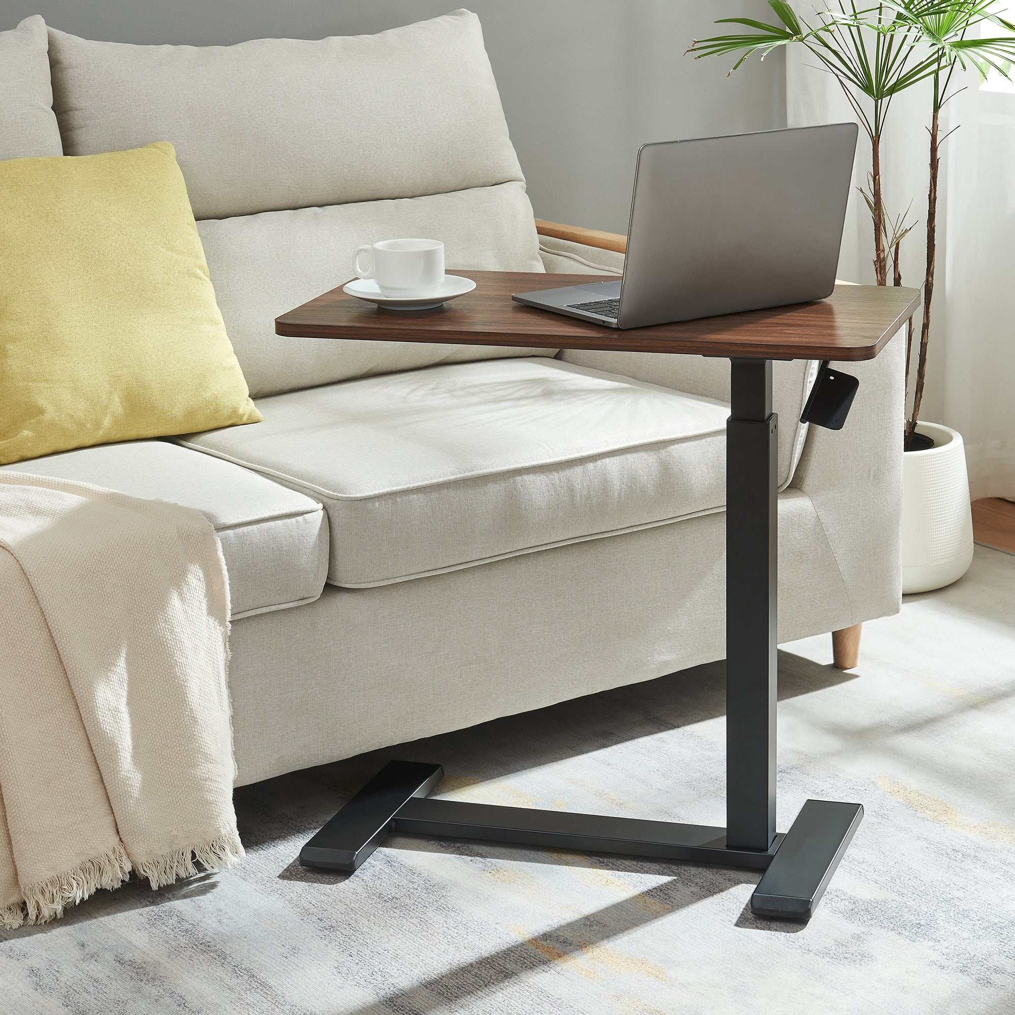 Tavolo per Notebook Klirg con Piano Regolabile in Altezza - Effetto Noce / Nero [en.casa]