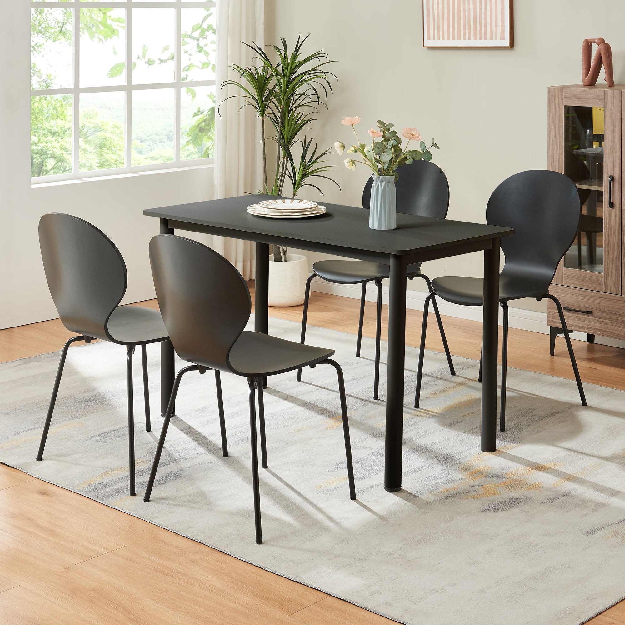 Set di 4 Sedie da Sala ETNE Impilabili - Nero [en.casa]