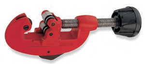 TAGLIATUBI CON AVANZAMENTO A VITE