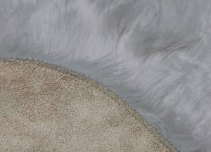 Tappeto Peloso In Pelliccia Ecologica Sagomato Modello Stoccolma Varie Misure - 60x90cm - Perla