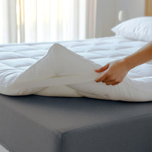 The White Stone Topper 160x190 cm in Ovatta da 500 gr | Coprimaterasso Imbottito | Rivestimento in Microfibra Traspirante, Con Elastici agli Angoli | Protezione Materasso