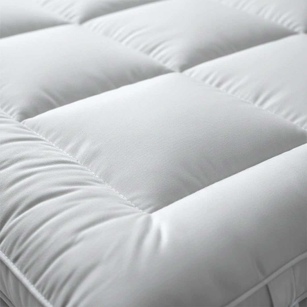 The White Stone Topper 160x200 cm in Ovatta da 500 gr | Coprimaterasso Imbottito | Rivestimento in Microfibra Traspirante, Con Elastici agli Angoli | Protezione Materasso