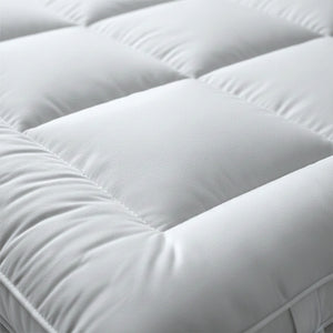 The White Stone Topper 160x200 cm in Ovatta da 500 gr | Coprimaterasso Imbottito | Rivestimento in Microfibra Traspirante, Con Elastici agli Angoli | Protezione Materasso
