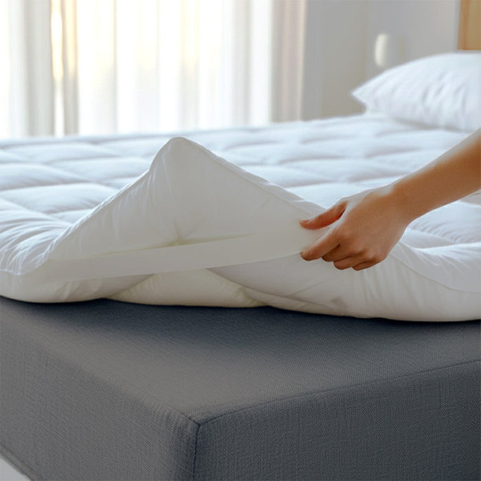 The White Stone Topper 140x200 cm in Ovatta da 800 gr | Coprimaterasso Imbottito in Palline di Ovatta con Rivestimento in Microfibra Traspirante | Comfort e Volume Extra | Protezione Materasso