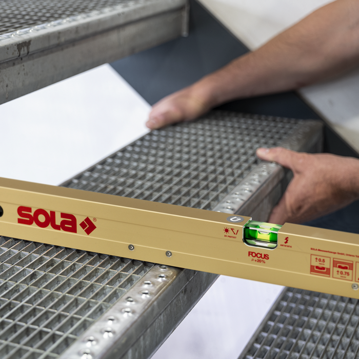 Livella magnetica alluminio azm colore oro lavori edili posa fai da te *** lunghezza 150, confezione 1