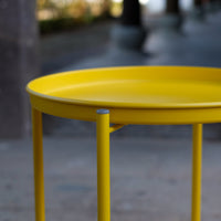 Tavolino Sandefjord con 2 Vassoi Rotondi Rimovibili - Giallo [en.casa]