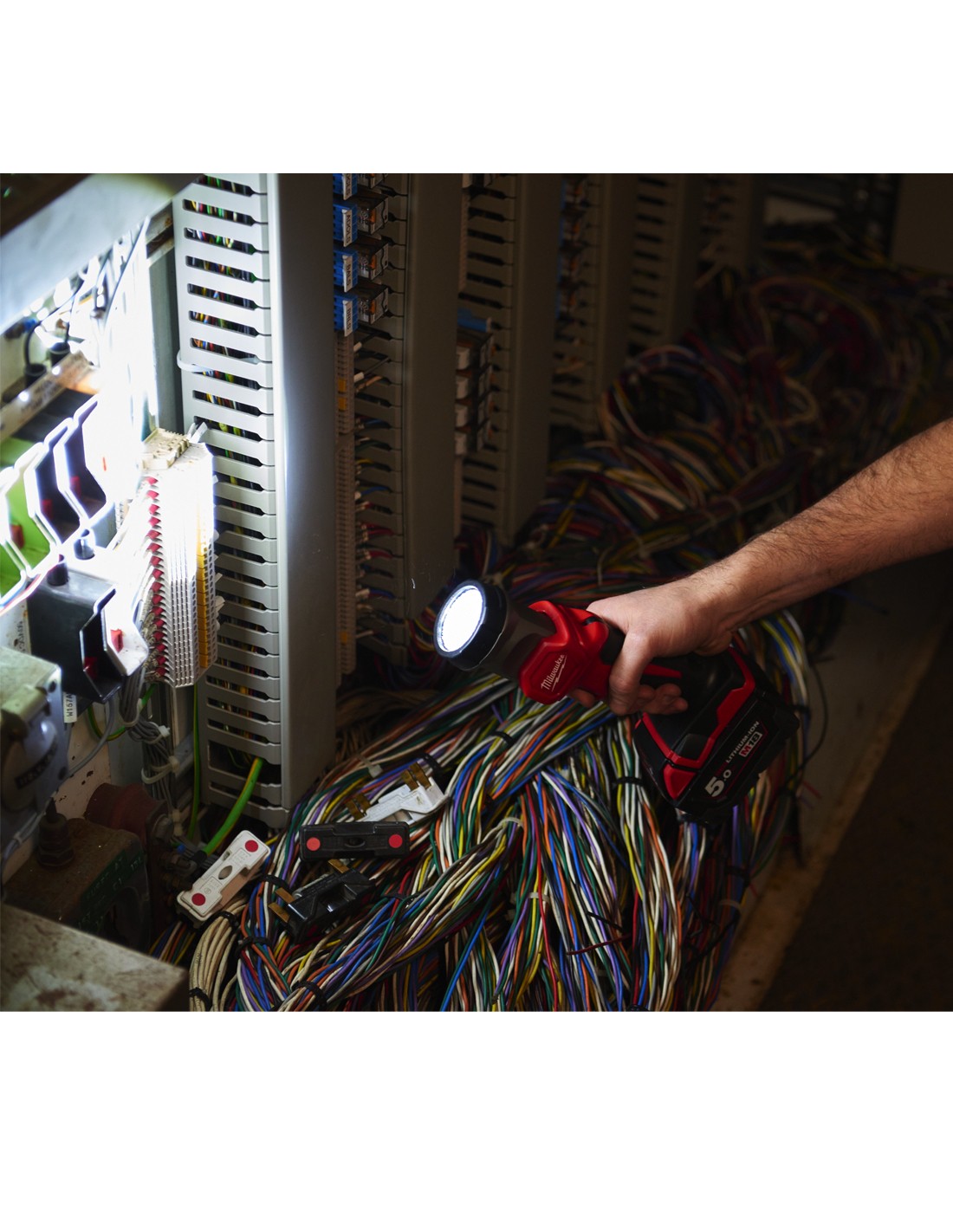 Torcia Milwaukee M18TLED-0 (Solo corpo)