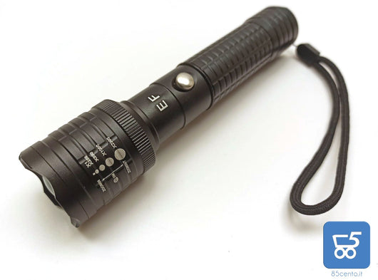 Torcia tattica militare 500 lumens Zoom batteria inclusa adattatore AC DC 12V auto incluso