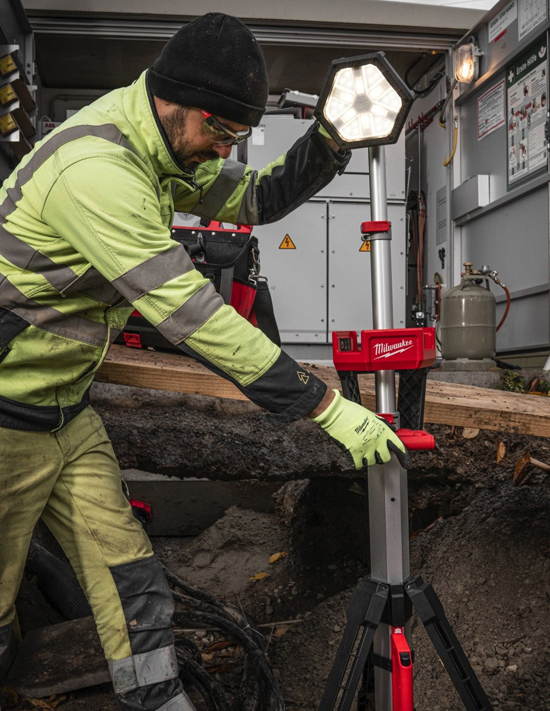 Torre faro LED con treppiede Milwaukee M18SAL2-0 (Solo corpo)