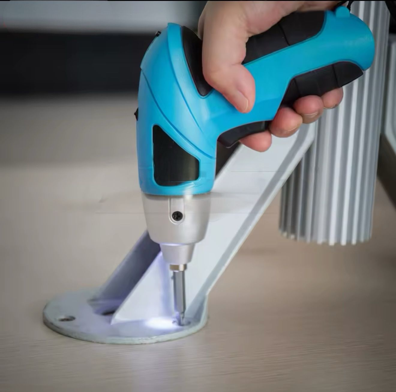 Trapano Avvitatore a Batteria Da 4,8V A Led 14 Accessori Punte intercambiabili