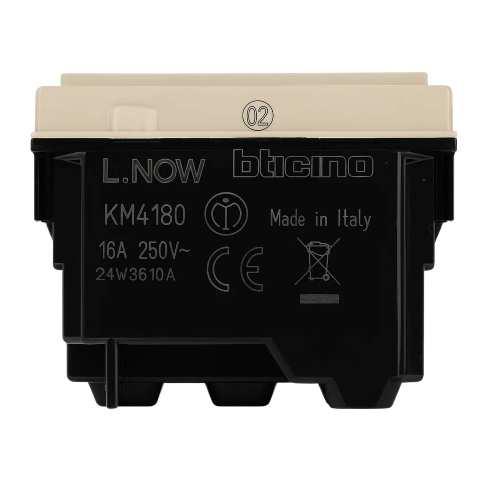 Bticino living now presa 2p+t 16a 250v 1 modulo con alveoli schermati *** colore sabbia, confezione 1