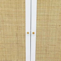 Buffet alto mobile da archiviazione design bohémien doppie porte con 2 livelli, facciata in rattan 80 x 40 x 85 cm bianco