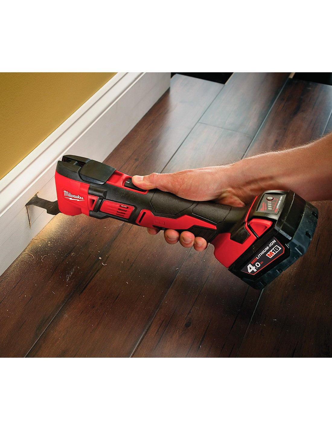 Utensile Multifunzione Milwaukee M18BMT-421C (1 x 2,0 Ah + 1 x 4,0 Ah + M12-18 C + Valigetta)