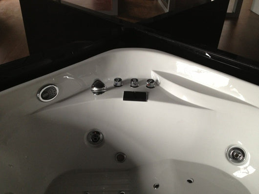 Vasca idromassaggio, cromoterapia, computer e rubinetteria 150X150 ful optional Sicorage Onpol