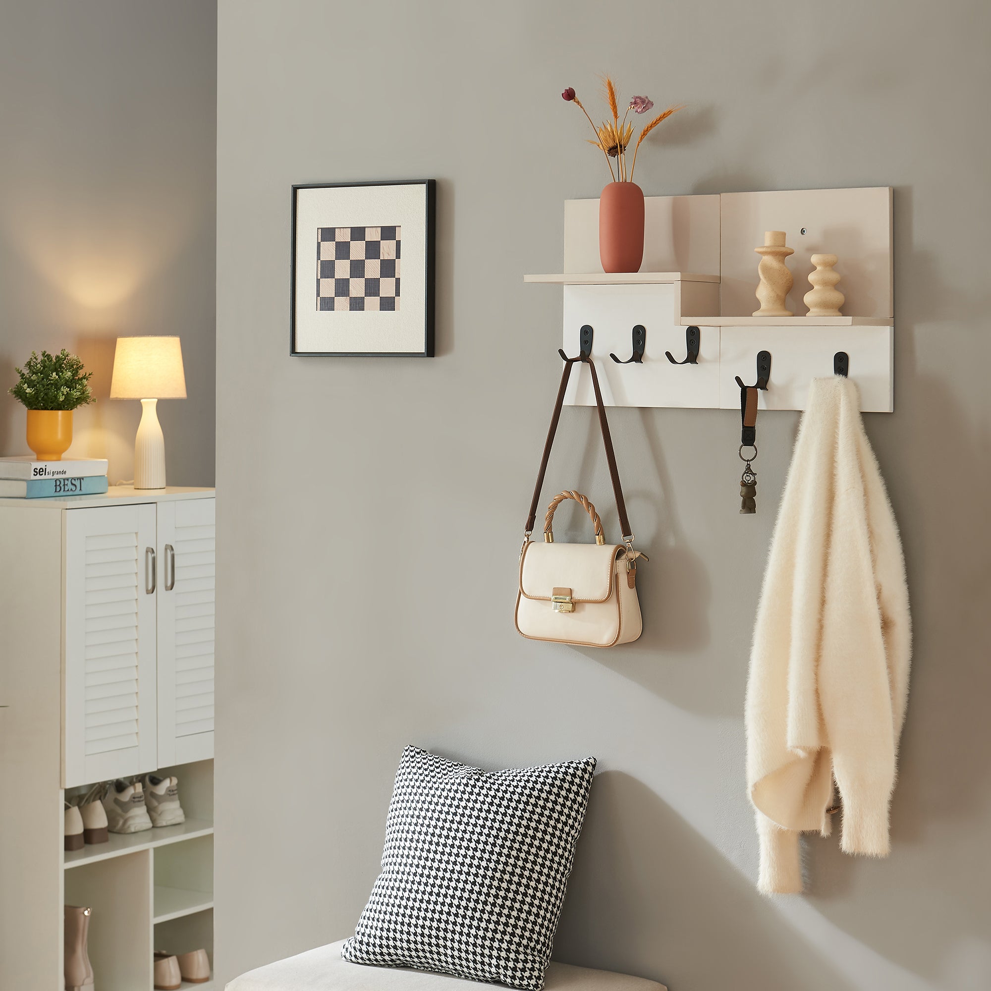 Appendiabiti a Parete Botaruvn con Ripiani e Ganci Doppi 34 x 59 x 13 cm - Beige / Bianco [en.casa]