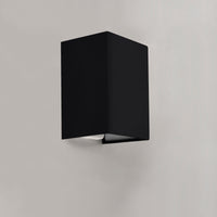 Applique Schwerin da Interni con Paralume Quadrato in Tessuto Nero - lux.pro