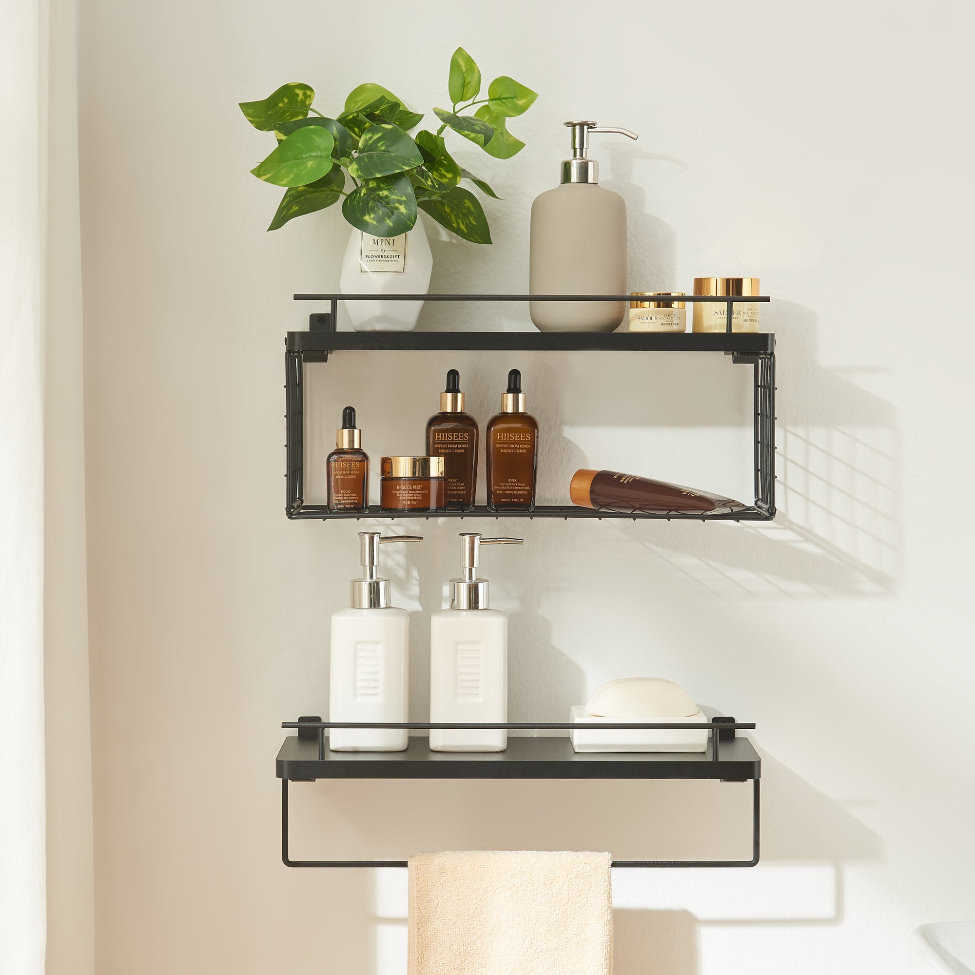 Set di 2 Mensole Vik con Porta Asciugamani e Scomparto Aperto - Nero [en.casa]