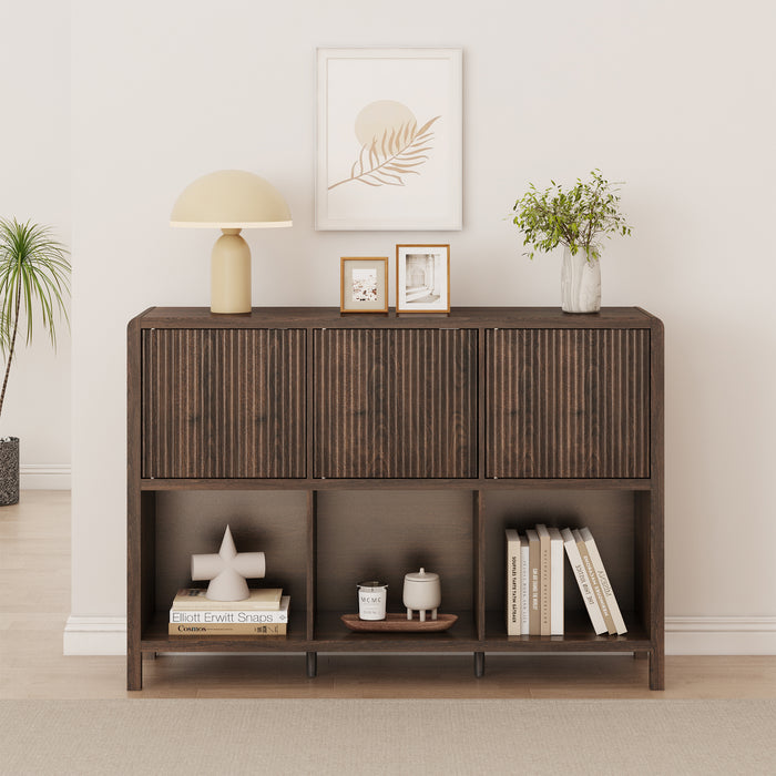 Credenza Bassa Lukkodso con 3 Ante e Scomparti Aperti 77x110x30 cm Effetto Noce [en.casa]