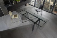 E-STYLO Tavolo allungabile con top grigio in vetro temperato e gambe in metallo grigio, 80cm X 140/200cm H. 76cm.