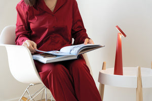 Zafferano Lampada da Tavolo Ricaricabile Angelina - Senza Fili, Testa Orientabile, Controllo Touch, Design Moderno per Interni - Colore Rosso