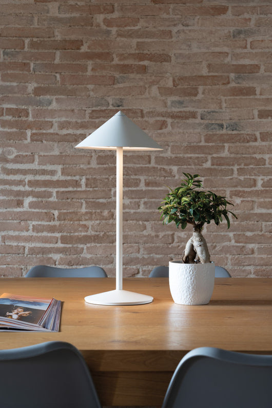 Zafferano Lampada da Tavolo Led Ricaricabile Pina L Desk - 6W, IP65, Dimmer Touch, Testa Magnetica, Design Moderno per Interni ed Esterni - Bianco