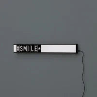 E-STYLO Lightbox decorativa con scritta "#SMILE", ideale per aggiungere un tocco moderno e creativo a qualsiasi ambiente, 3cm X 80cm H. 10cm