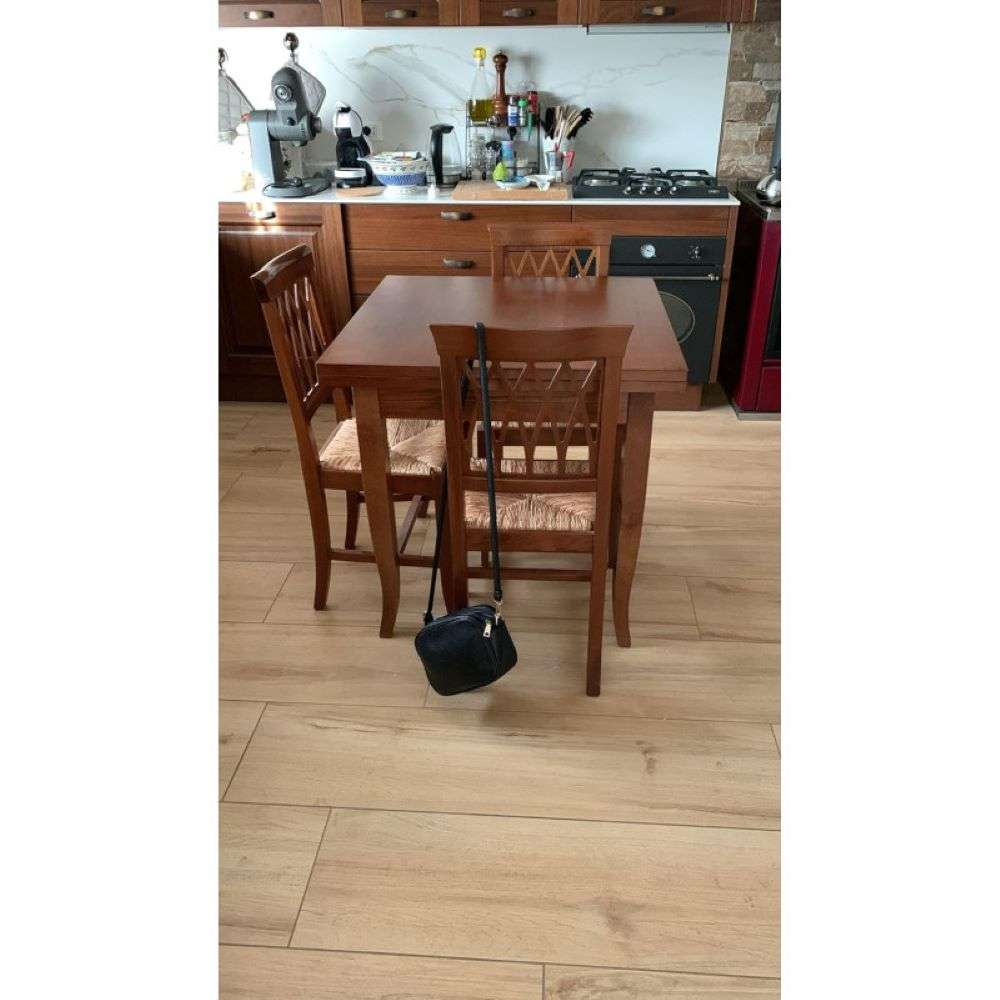 Tavolo classico allungabile a libro fino 160 cm in legno massello e mdf con rifinitura in noce 80x80x78 H