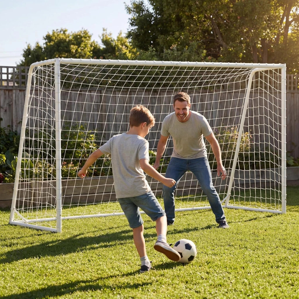 Porta da Calcio 300 x 204 cm con Telaio in Metallo, Rete in PE, 8 Picchetti e 16 Fascette, Facile Montaggio, Attrezzatura per Allenamento Calcio per Bambini, Giovani e Adulti