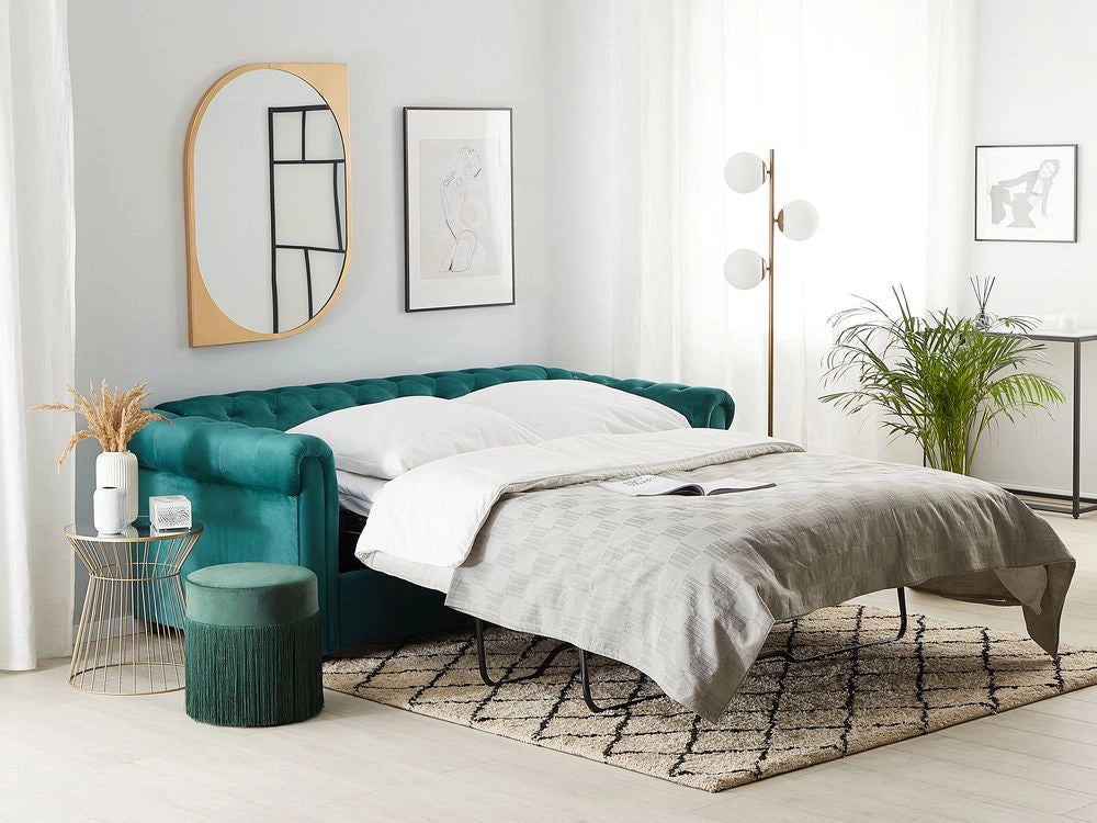 Divano Letto Chesterfield Tessuto Velluto Verde Rivestimento Gambe In Legno Scuro 3 Posti Con Cuscini Materasso Contemporaneo