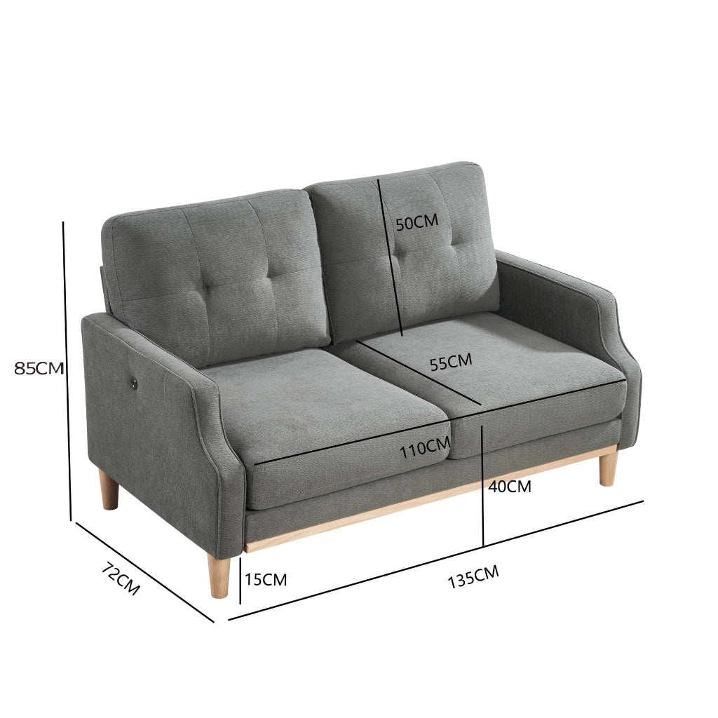 Divano a due posti con porta USB e braccioli sagomati, in tessuto e legno grigio scuro 135 × 72 × 85 cm