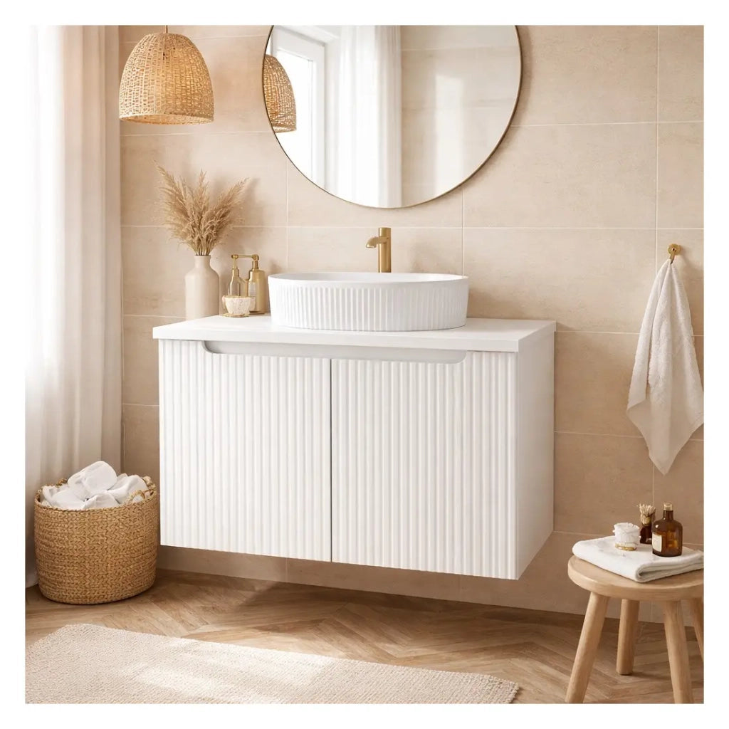 Set da bagno VANO bianco 80cm: mobile sottolavabo con ante scanalate + piano per lavabo bianco alpino opaco