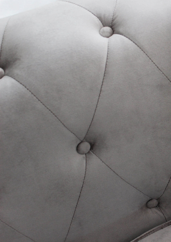 DIVANO A 2  POSTI CHESTERFIELD IN VELLUTO COLORE GRIGIO