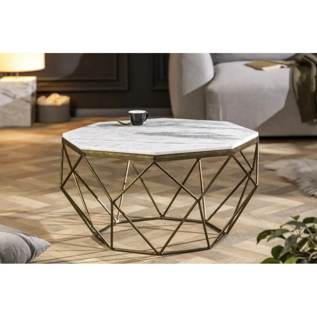 Tavolino basso NEXORA 70 cm in marmo bianco e metallo finitura ottone design geometrico