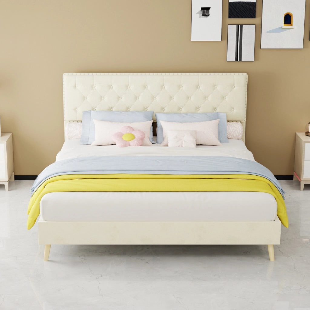 Letto matrimoniale 160x200 cm in velluto beige con testiera alta e struttura in metallo