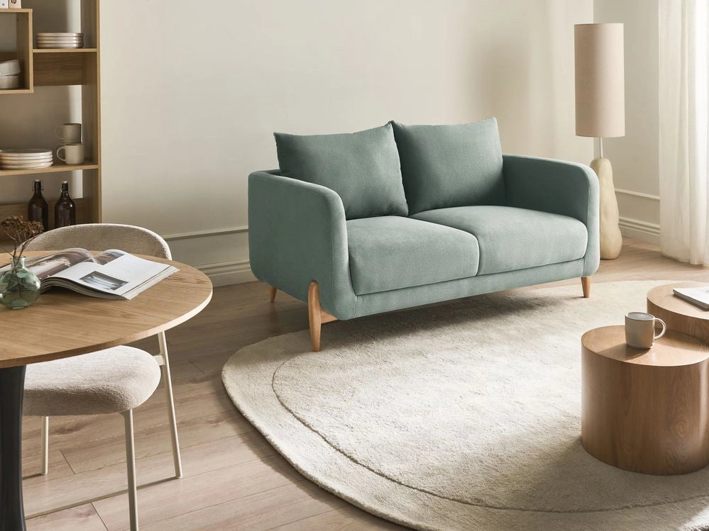 Divano a 2 posti Rivestimento in tessuto verde chiaro Gambe in legno con braccioli Angolo lettura soggiorno Stile scandinavo moderno