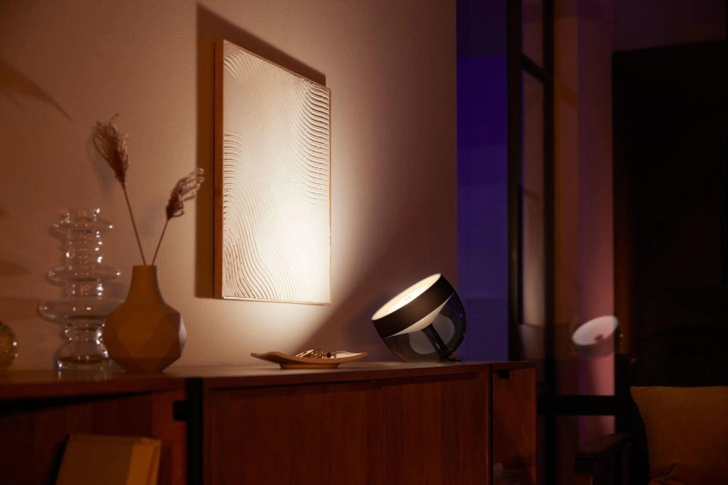 Philips by Signify 8719514264489 Philips Hue White and Color ambiance Lampada da tavolo Iris Lampada da tavolo intelligente LED Bluetooth Zigbee dimmerabile 570 lm colore Nero