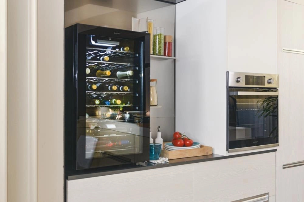 Candy DiVino CWC 150 EM/NF Cantinetta vino con compressore Libera installazione Nero 41 bottiglia/bottiglie