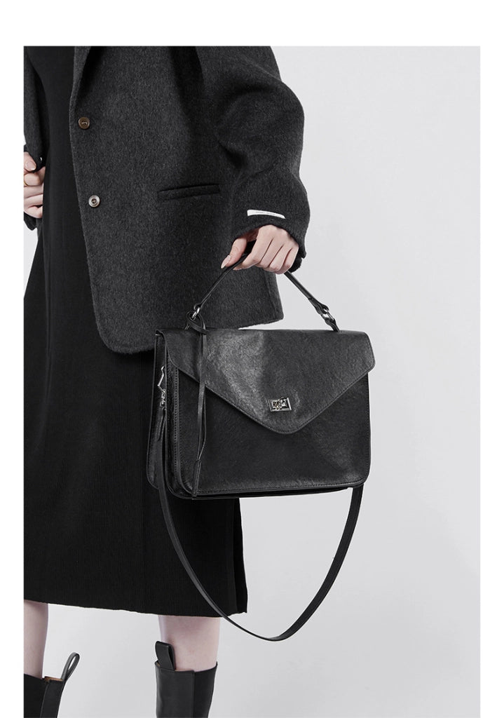 Borsa a mano media da donna in vera pelle, nera.