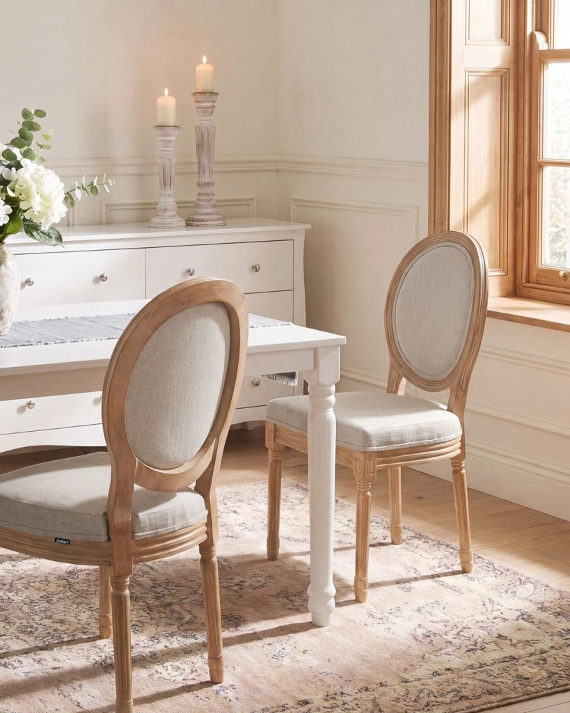 Set di 2 sedie da pranzo con struttura in legno e rivestimento in tessuto marrone chiaro e beige, stile country francese shabby chic vintage