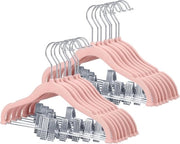 Hangers per Bambino con Maniglie in Velluto con Clip Mobili Antiscivolo Hangers per Abiti Bambino Sottili e Spaziosaggi (30cm, 16 pz Rosso)