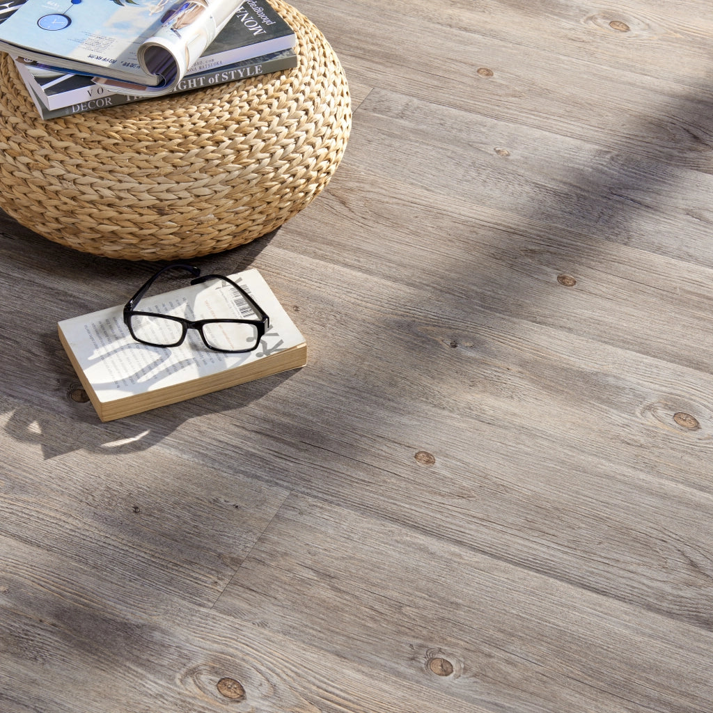 Pavimento Adesivo Vanola in PVC per Spazi Interni 7 listoni = 0,975 m² Effetto Rovere 'Grey Alaska' NEU.HOLZ