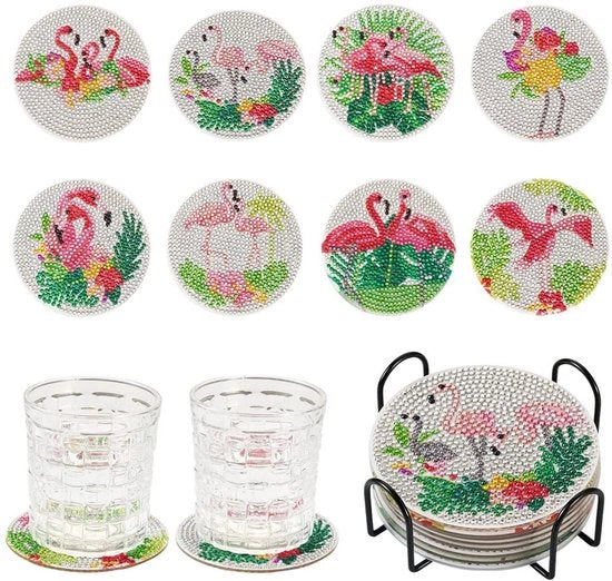 Decorazione Flamingo a 8 pezzi - 5D DIY con Diamanti - Piatti per Bicchieri - Decorazione per Ufficio/Casa - Incluso Colla e Strumenti